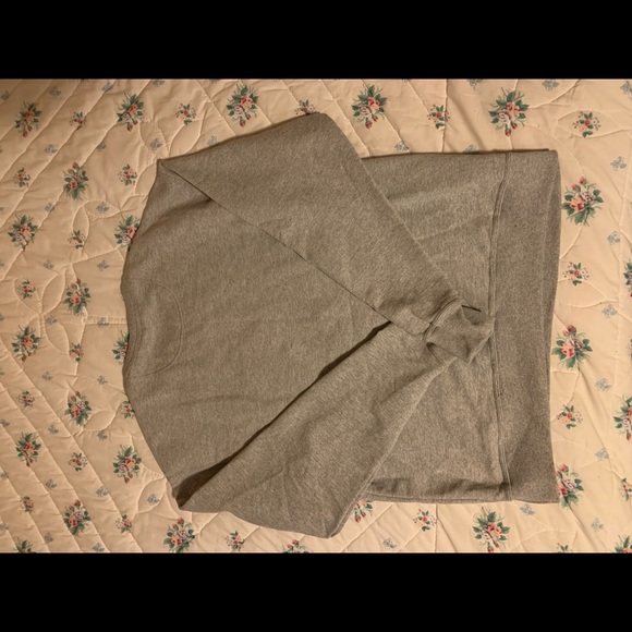 Men’s Champion Sweatshirt (Large, Fits Like An XL). - Picture 3 of 3